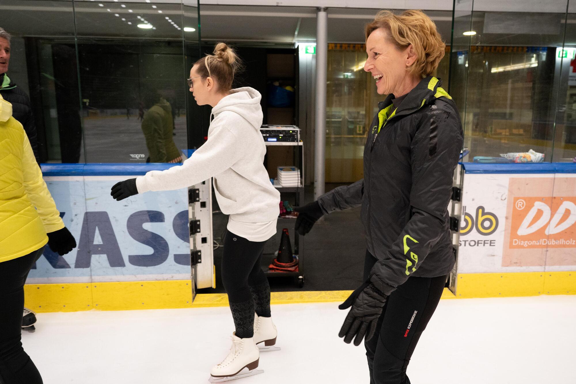 Eiskunstlauftraining mit Landesrätin Martina Rüscher